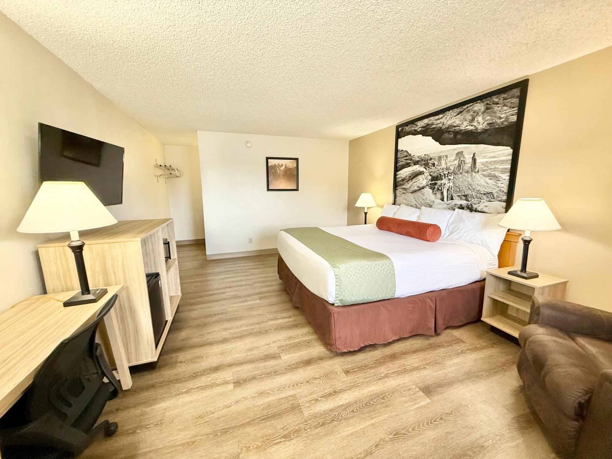 Super 8 By Wyndham Salina/Scenic Hills Area Hotel Exterior foto