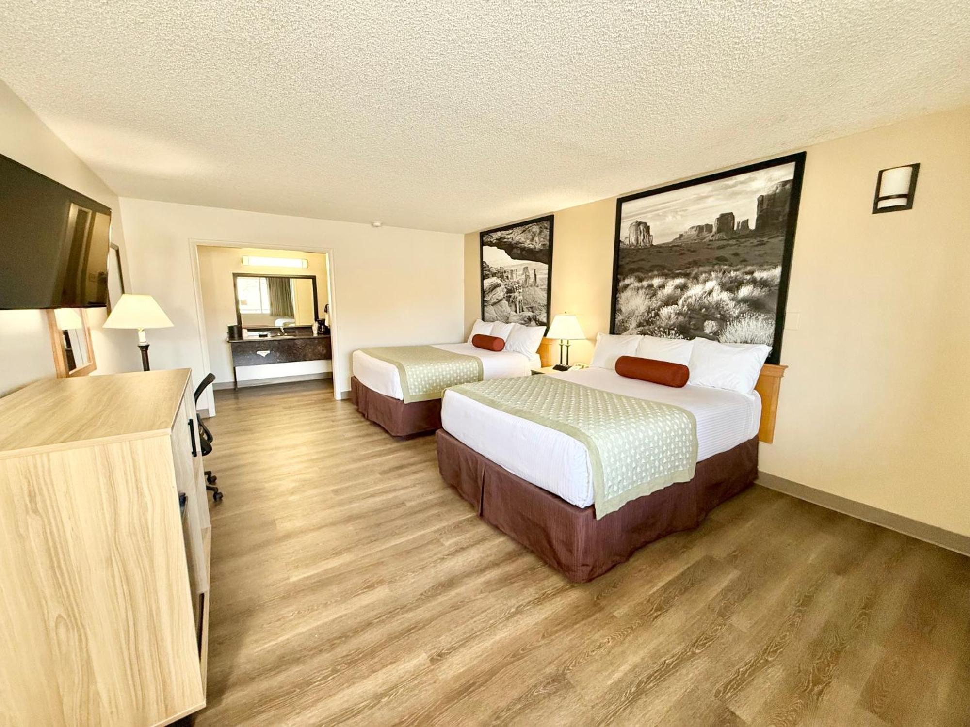 Super 8 By Wyndham Salina/Scenic Hills Area Hotel Exterior foto
